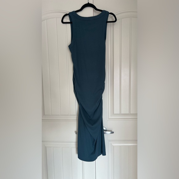 Ribbed midi dress with slit - Picture 4 of 8